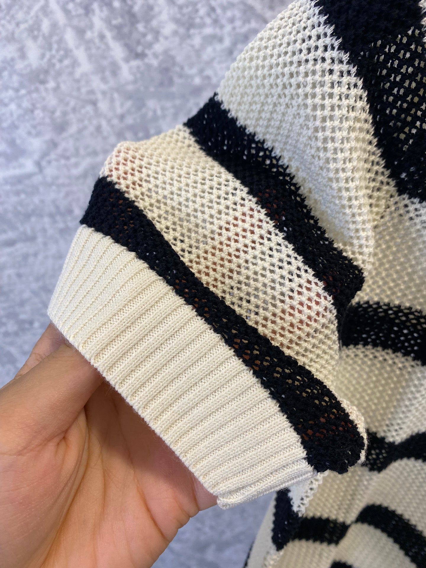 New Black and beige hollow knitted short sleeves