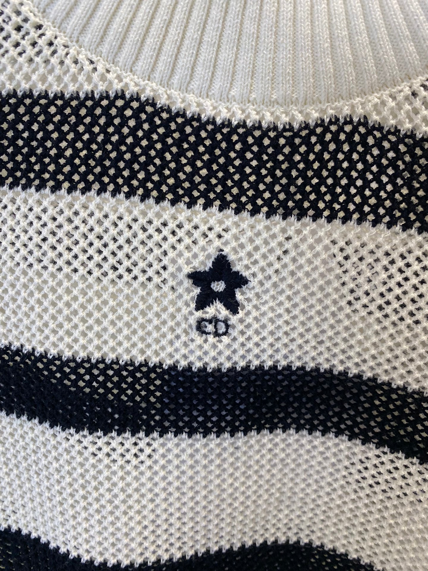 New Black and beige hollow knitted short sleeves