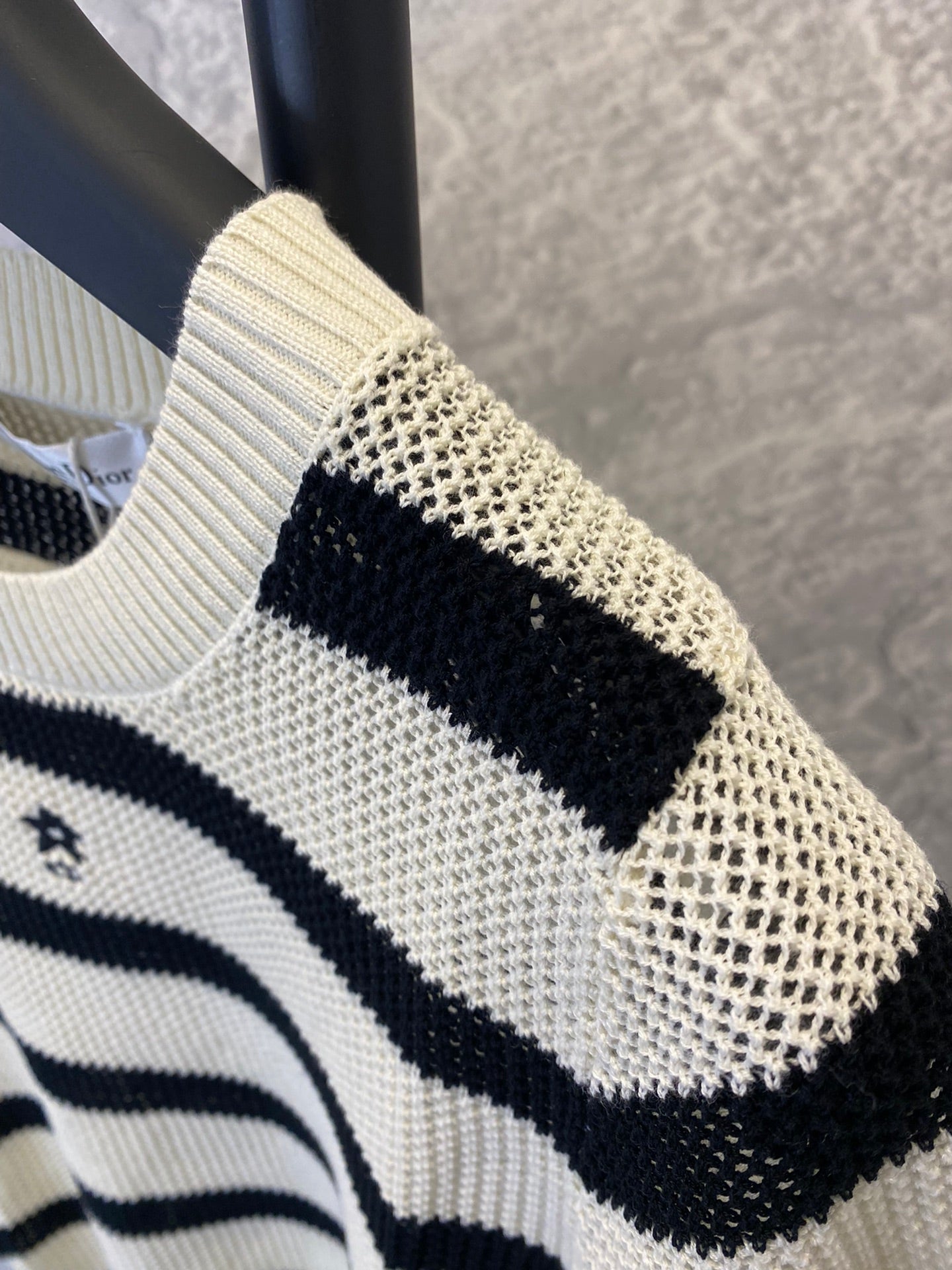 New Black and beige hollow knitted short sleeves