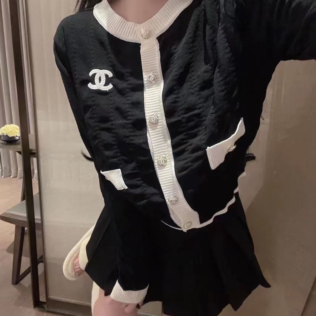 New Embroidered Logo Knit Cardigan