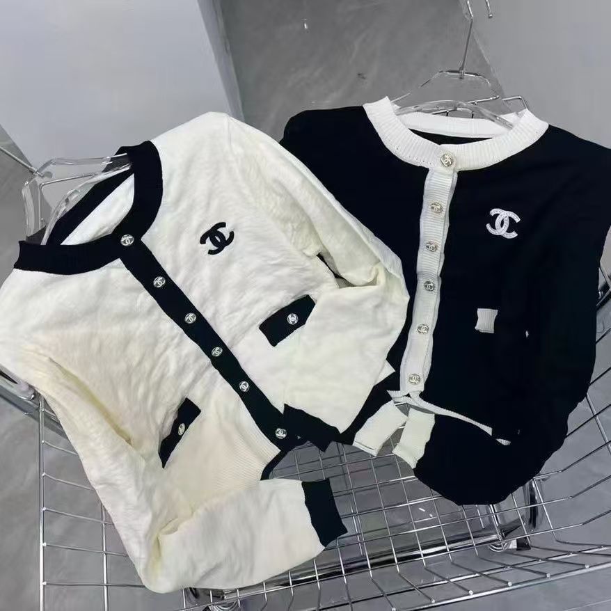 New Embroidered Logo Knit Cardigan